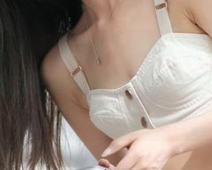 “Hizzy (히지)奶牛”带你领略摄影艺术的新高峰，原图与图包一次性满足你的视觉需求！.txt